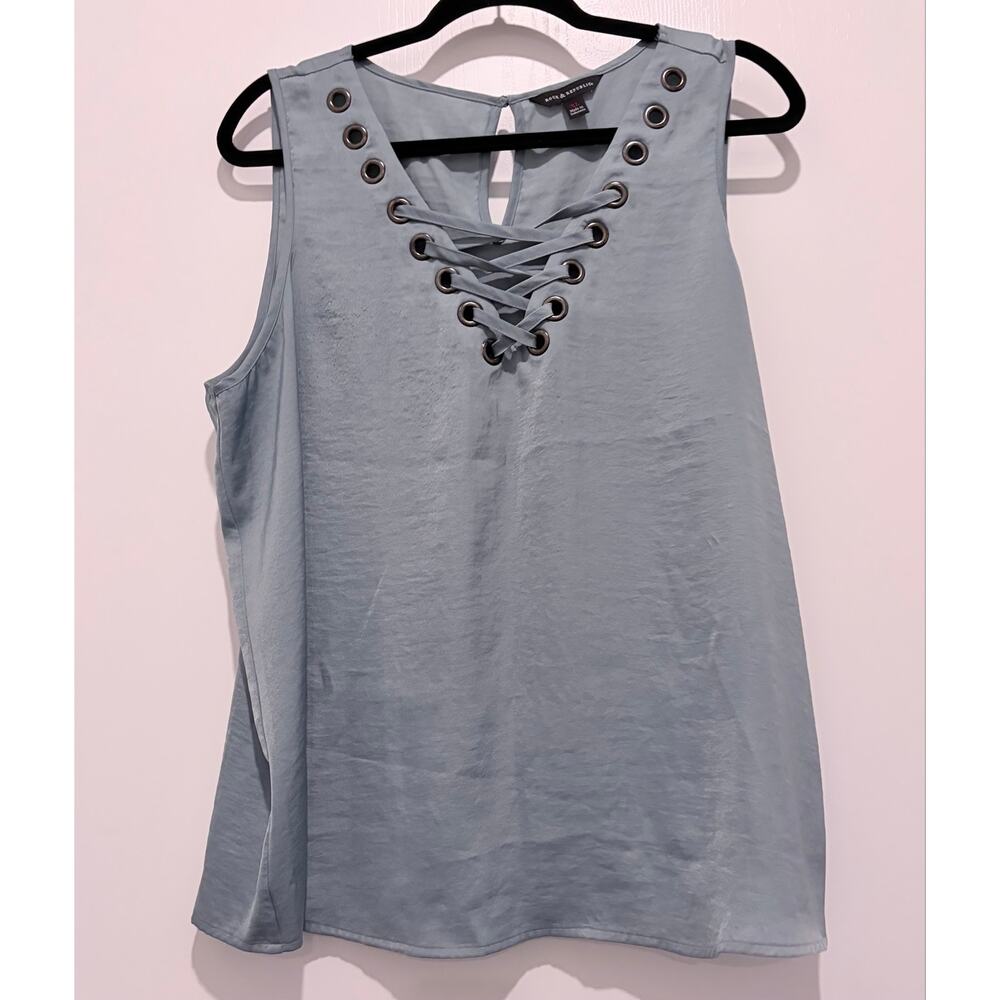 Sleeveless blouse with lacing detail